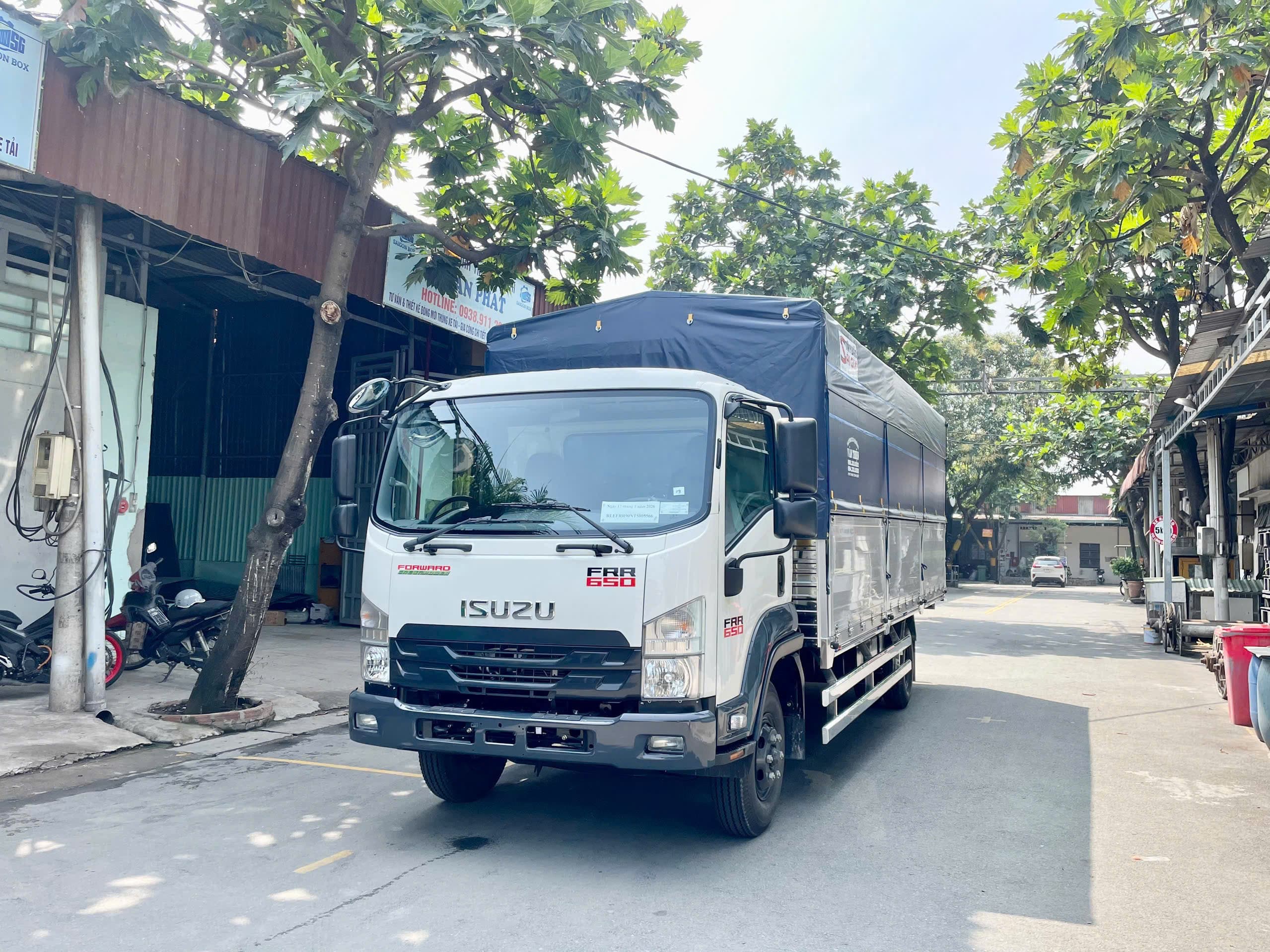 Xe tải Isuzu FRR 650 thùng bạt bửng nhôm 6.6 tấn 2026 - Isuzu Thăng Long