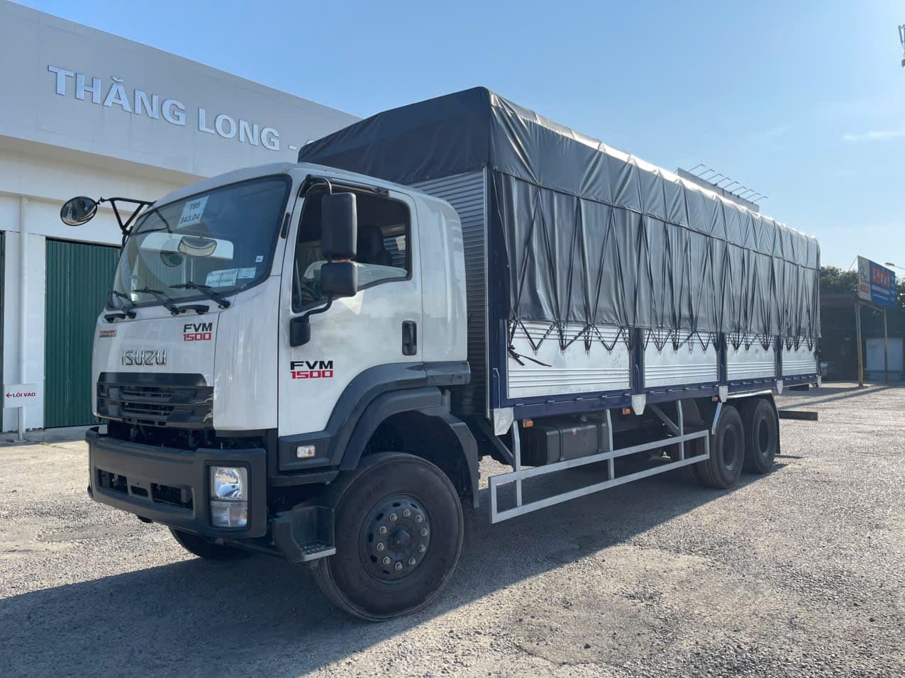 Xe tải Isuzu FVM 1500 thùng bạt 15 tấn 2026 - Isuzu Thăng Long