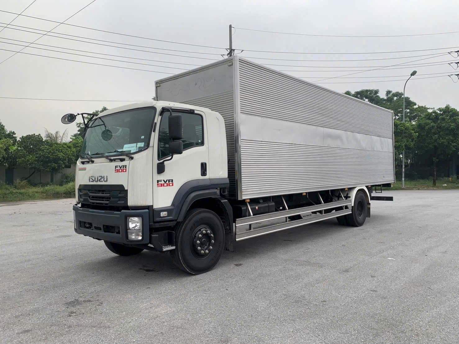 Xe tải Isuzu FVR 900 thùng kín 7.6 tấn 2026 - Isuzu Thăng Long