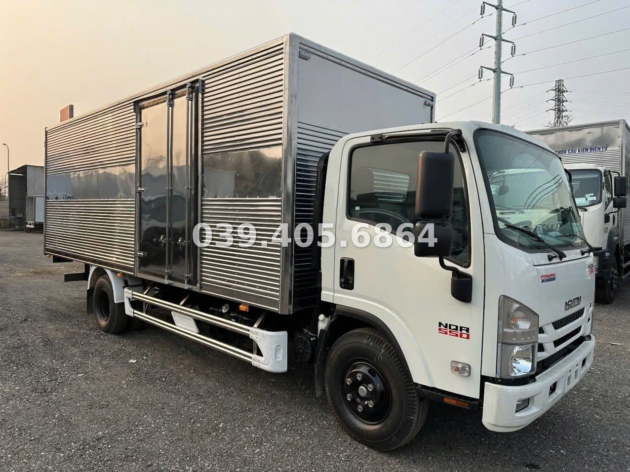Xe tải Isuzu NQR 550 thùng kín 5.1 tấn 2026 - Isuzu Thăng Long