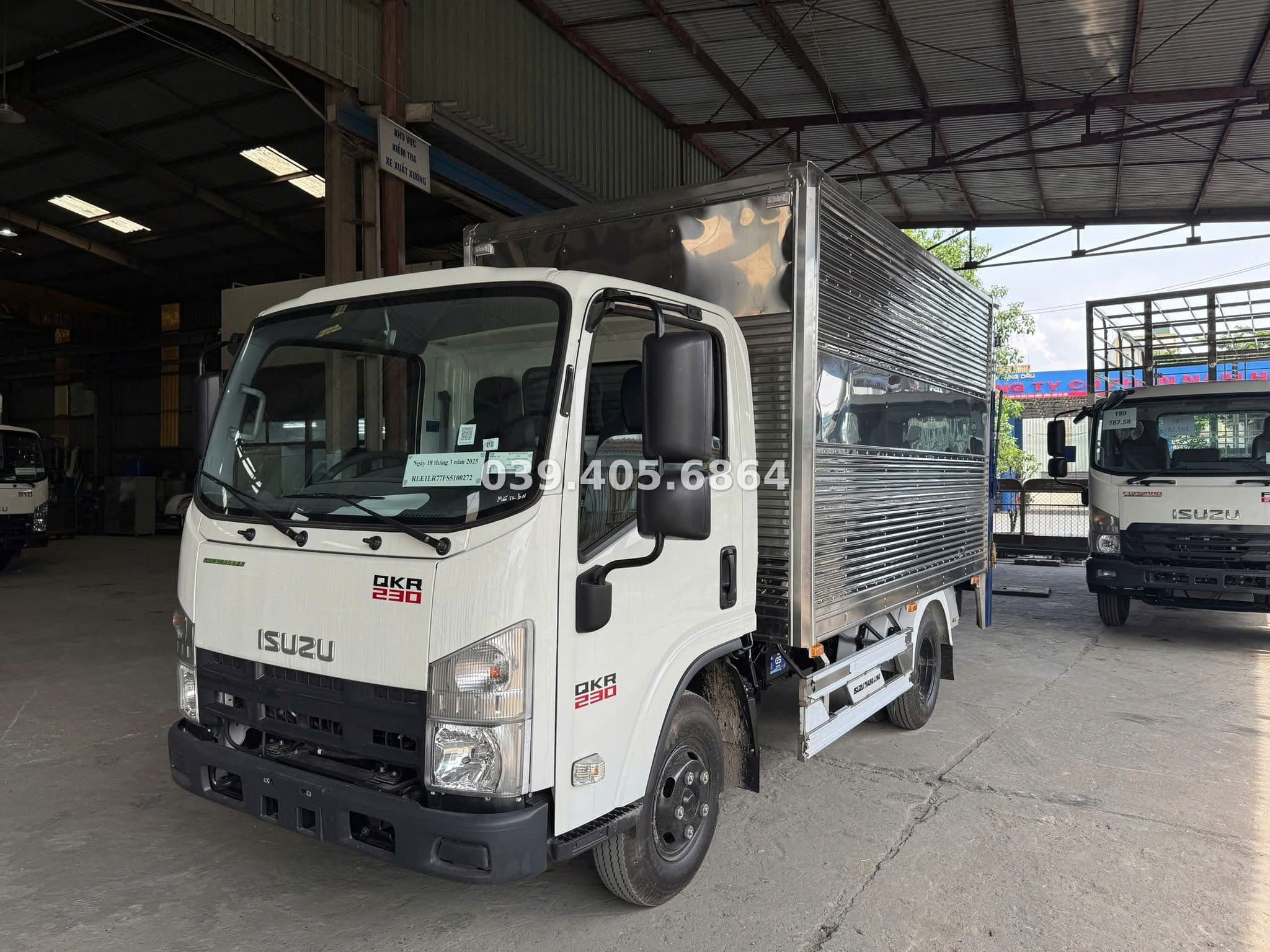Xe tải Isuzu QKR 230 thùng kín bửng nâng 1.9 tấn 2026 - Isuzu Thăng Long